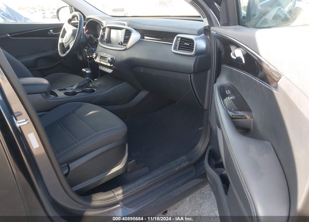 2019 KIA SORENTO 3.3L S VIN: 5XYPG4A51KG611468