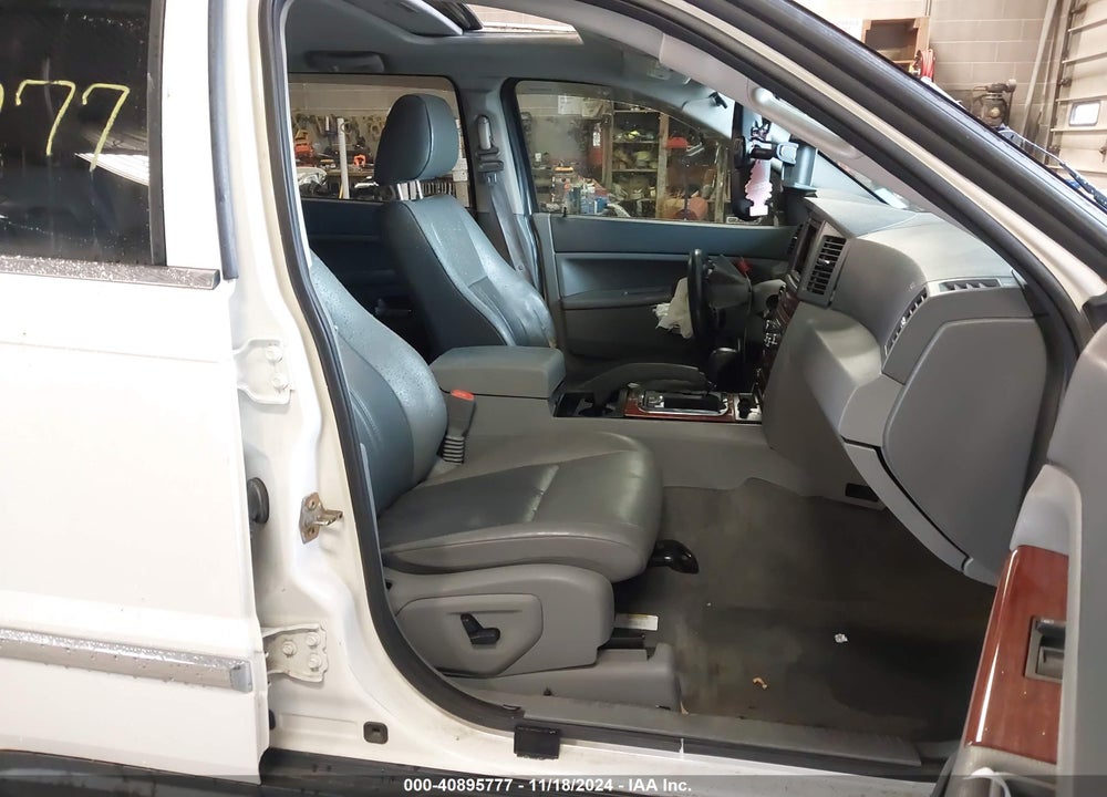 2005 JEEP GRAND CHEROKEE VIN: 1J4HR58285C613415