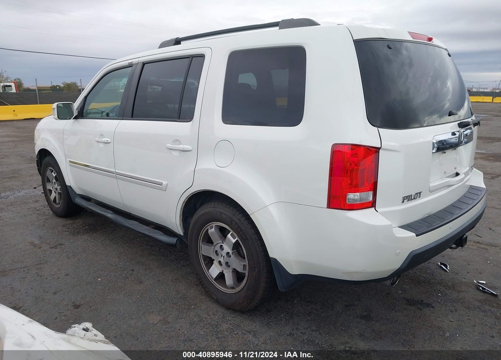 2011 HONDA PILOT TOURING VIN: 5FNYF4H93BB085187