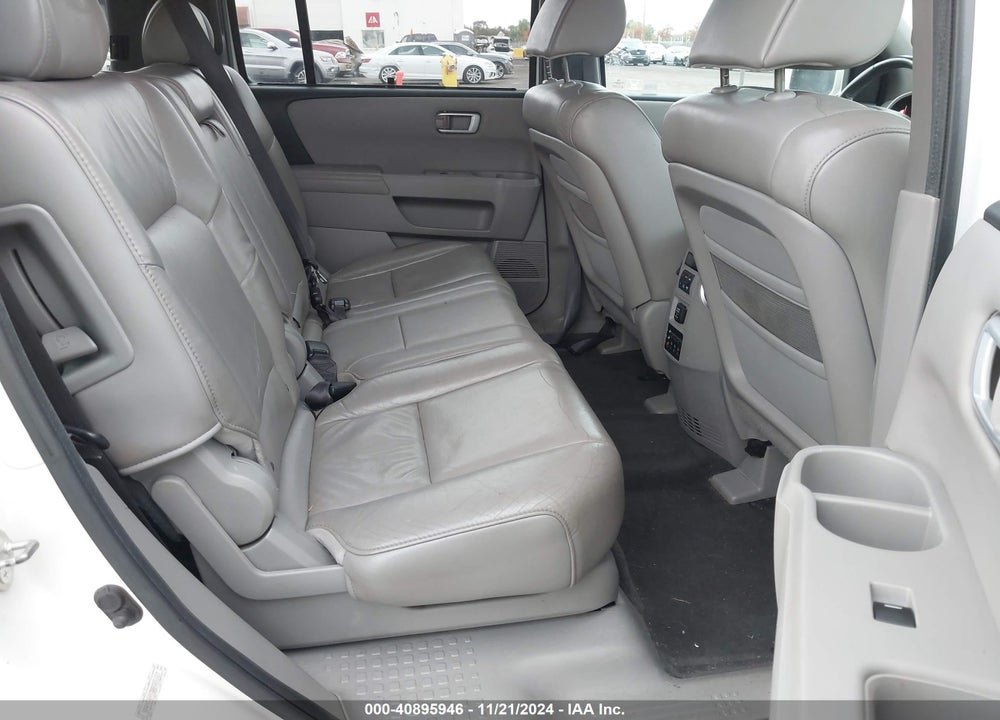 2011 HONDA PILOT TOURING VIN: 5FNYF4H93BB085187
