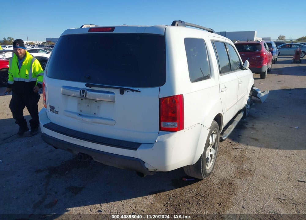 2011 HONDA PILOT EX VIN: 5FNYF3H49BB052421