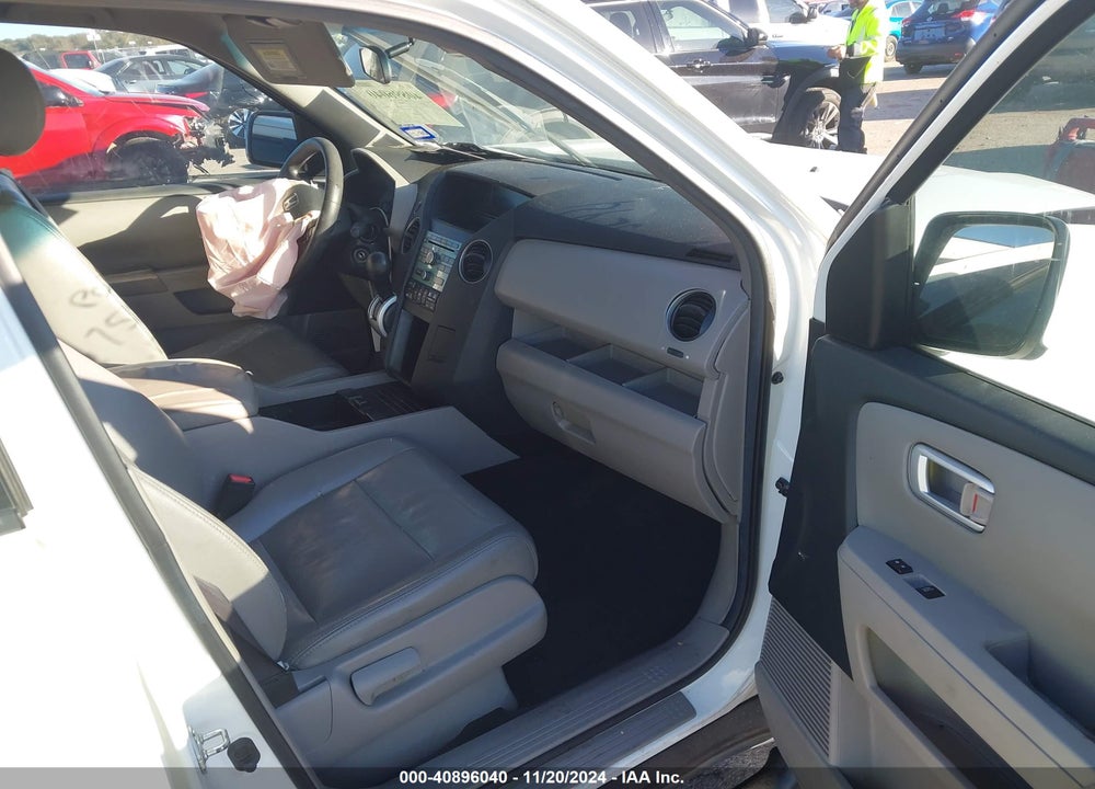 2011 HONDA PILOT EX VIN: 5FNYF3H49BB052421