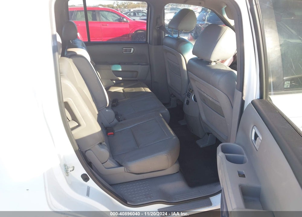 2011 HONDA PILOT EX VIN: 5FNYF3H49BB052421
