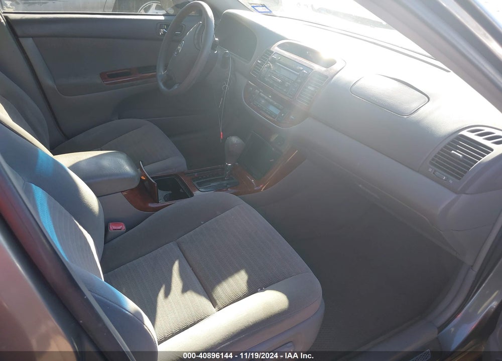 2005 TOYOTA CAMRY XLE VIN: 4T1BE32K95U945289