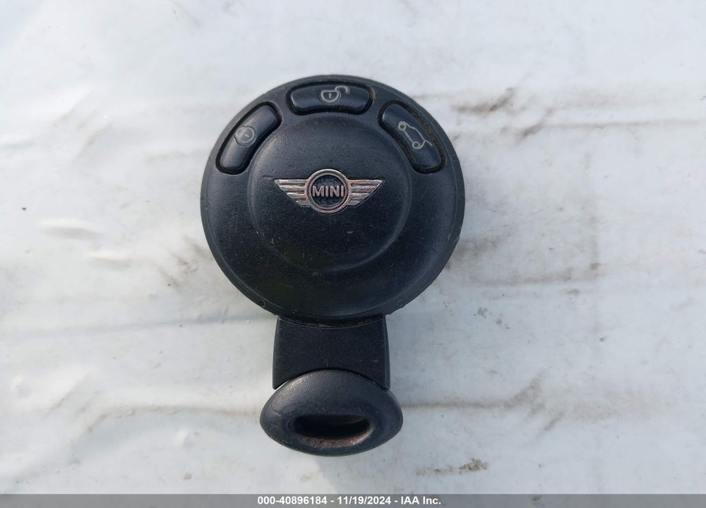 2009 MINI COOPER BASE (M6) VIN: WMWMR33569TJ94347