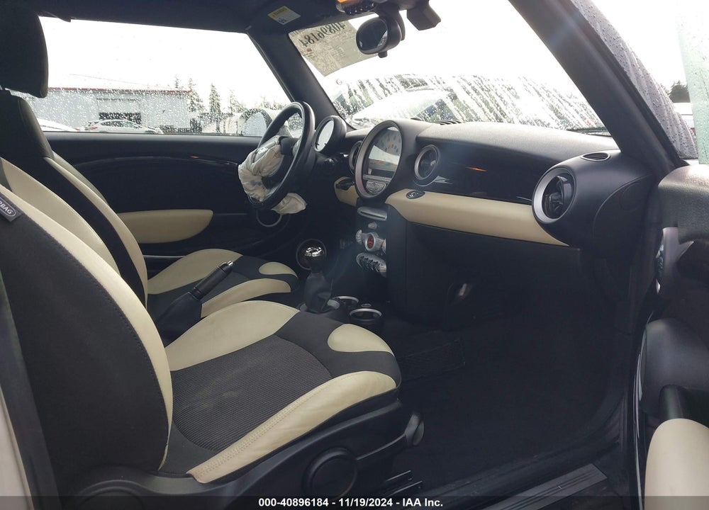 2009 MINI COOPER BASE (M6) VIN: WMWMR33569TJ94347
