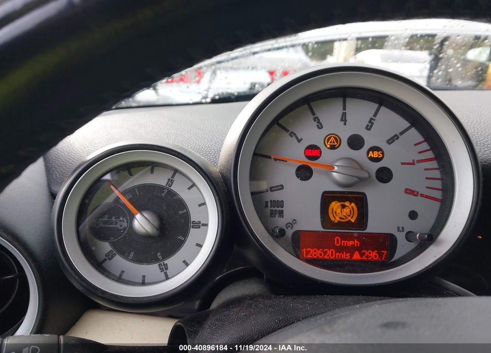 2009 MINI COOPER BASE (M6) VIN: WMWMR33569TJ94347