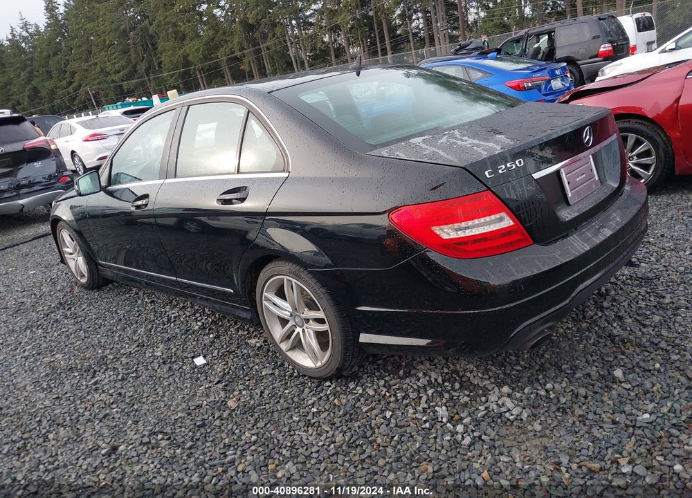 2013 MERCEDES-BENZ C 250 LUXURY/SPORT VIN: WDDGF4HB5DR250139