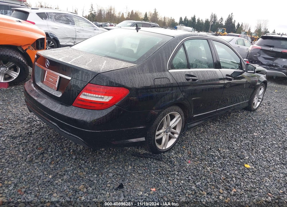 2013 MERCEDES-BENZ C 250 LUXURY/SPORT VIN: WDDGF4HB5DR250139