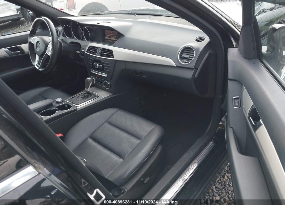 2013 MERCEDES-BENZ C 250 LUXURY/SPORT VIN: WDDGF4HB5DR250139