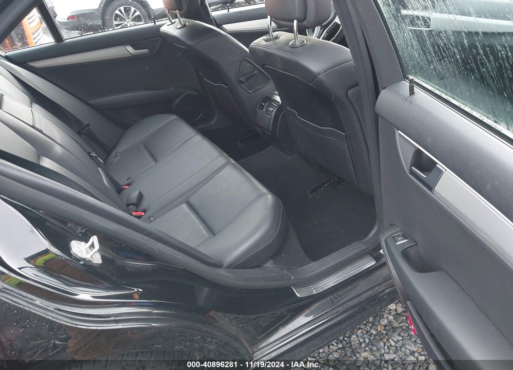 2013 MERCEDES-BENZ C 250 LUXURY/SPORT VIN: WDDGF4HB5DR250139