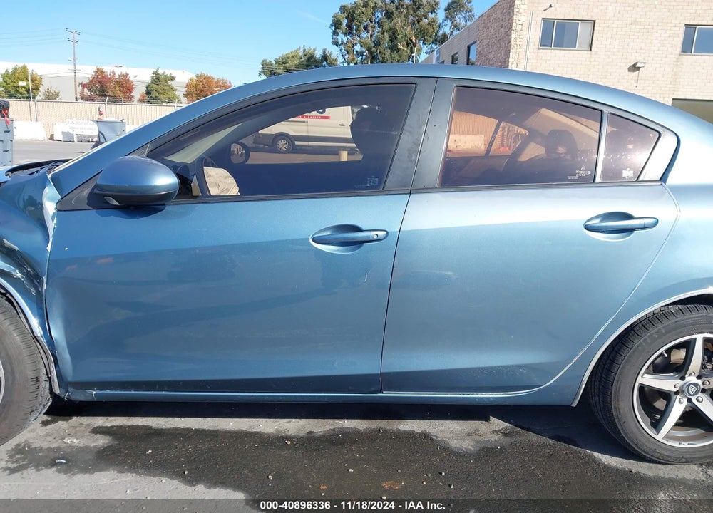 2011 MAZDA 3 I SPORT VIN: JM1BL1UF4B1439400