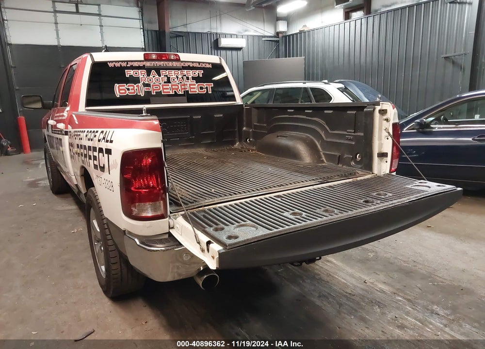2019 RAM 1500 CLASSIC BIG HORN 4X4 6'4 BOX VIN: 1C6RR7TT1KS724371