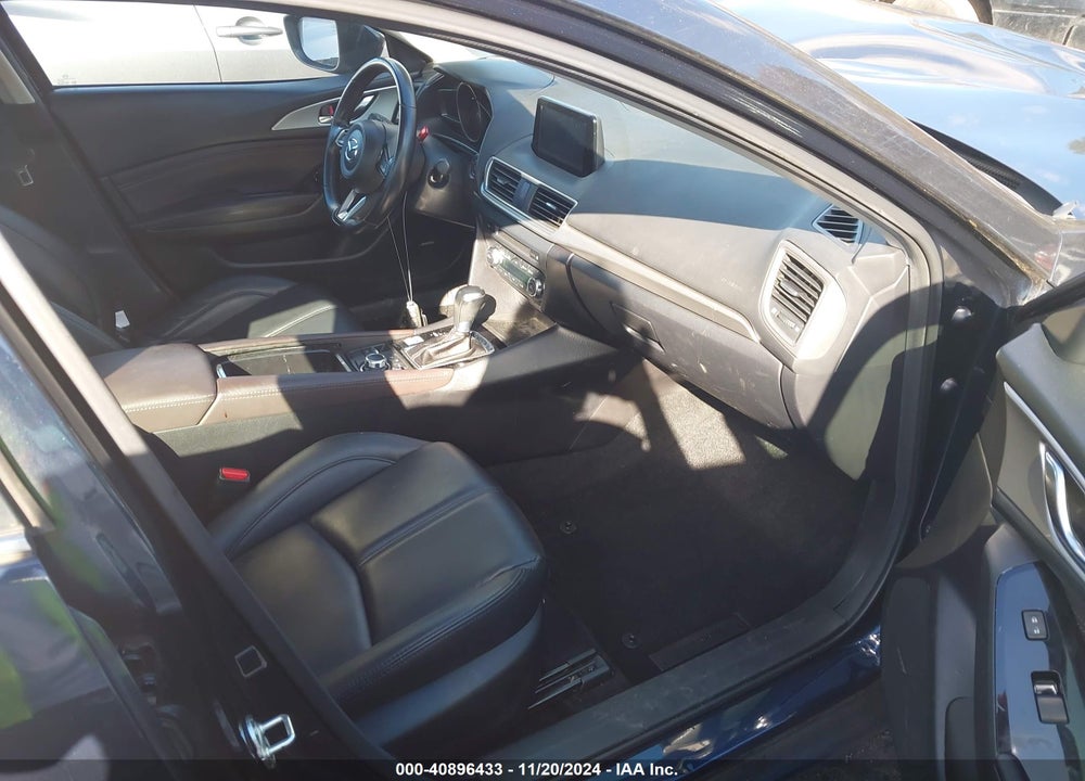 2018 MAZDA 3 TOURING VIN: 3MZBN1V32JM218634