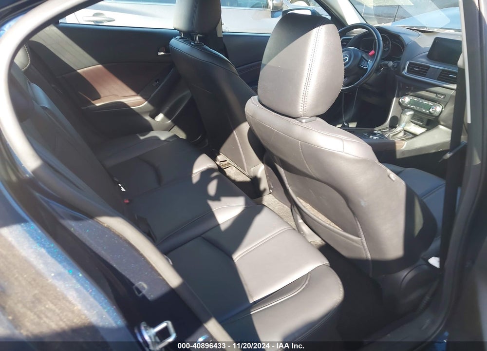 2018 MAZDA 3 TOURING VIN: 3MZBN1V32JM218634