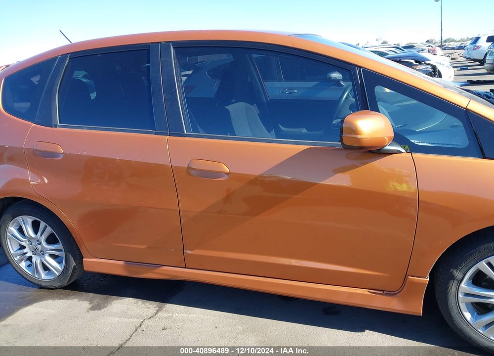 2011 HONDA FIT SPORT VIN: JHMGE8H52BC004470