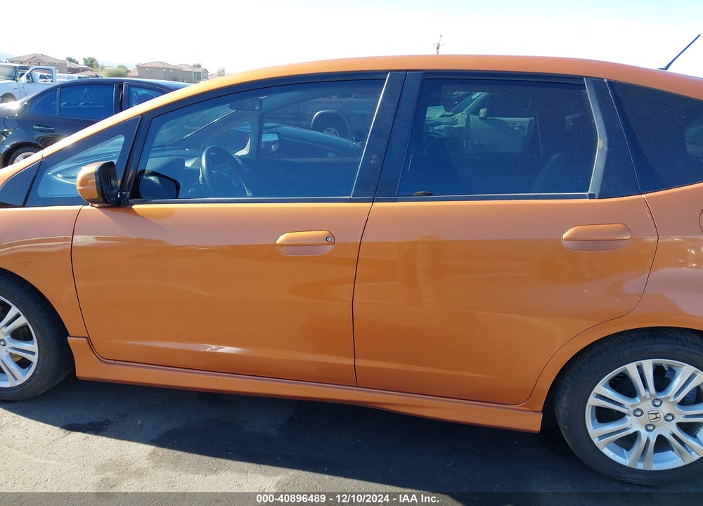 2011 HONDA FIT SPORT VIN: JHMGE8H52BC004470