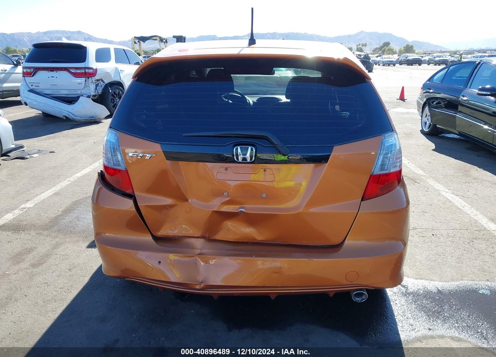 2011 HONDA FIT SPORT VIN: JHMGE8H52BC004470