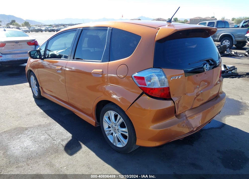 2011 HONDA FIT SPORT VIN: JHMGE8H52BC004470