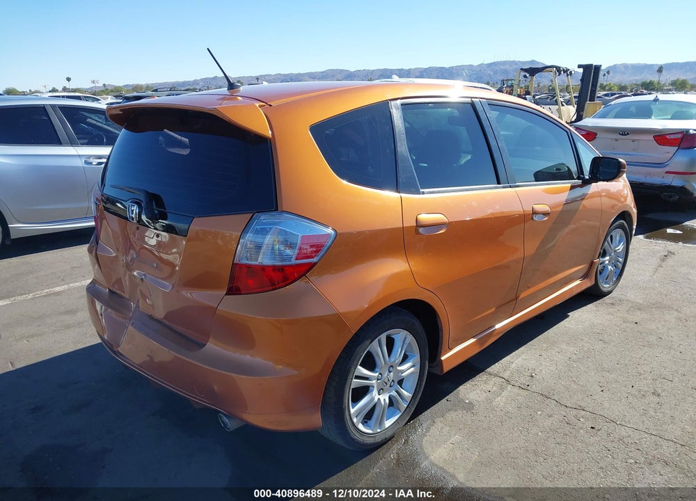 2011 HONDA FIT SPORT VIN: JHMGE8H52BC004470