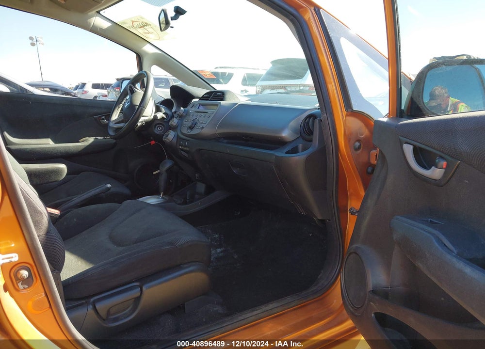 2011 HONDA FIT SPORT VIN: JHMGE8H52BC004470