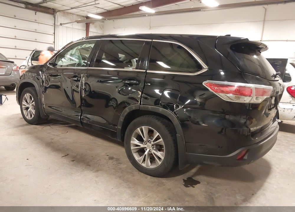 2015 TOYOTA HIGHLANDER LE PLUS V6 VIN: 5TDBKRFH1FS103132