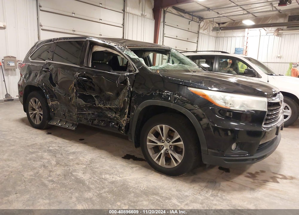 2015 TOYOTA HIGHLANDER LE PLUS V6 VIN: 5TDBKRFH1FS103132