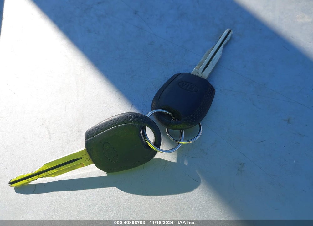 2007 KIA SPECTRA EX VIN: KNAFE121975403038