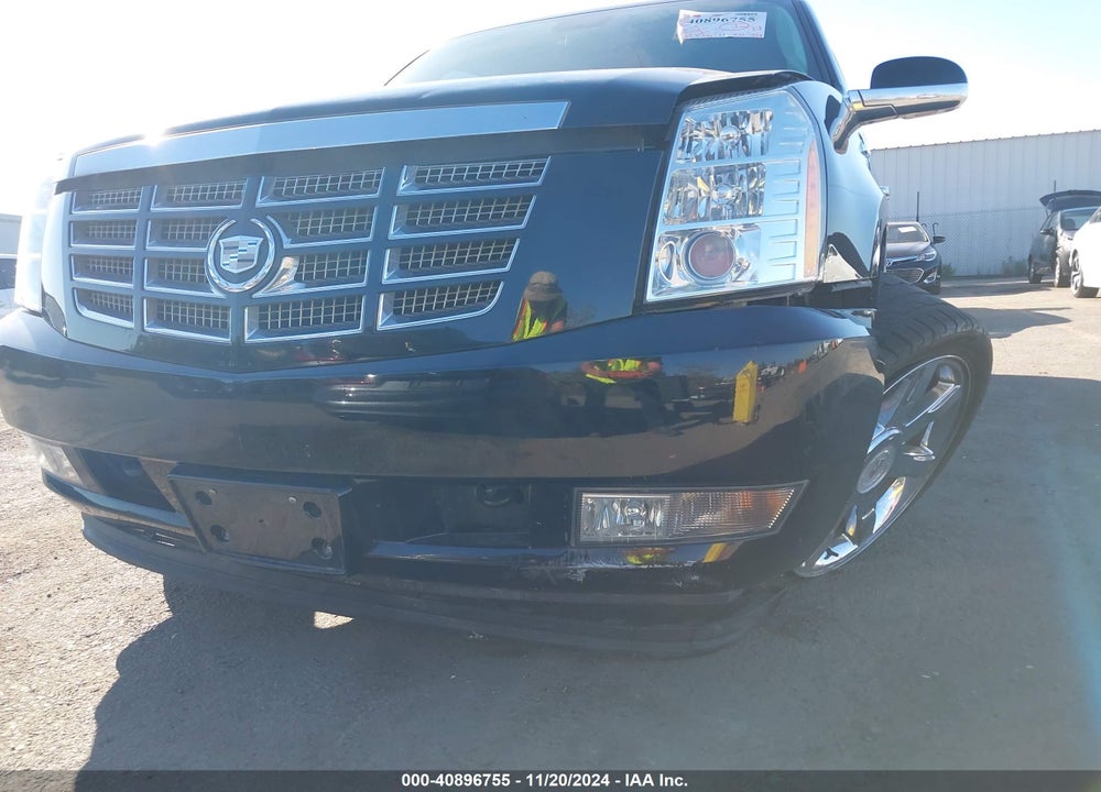 2011 CADILLAC ESCALADE PREMIUM VIN: 1GYS4CEF4BR100980