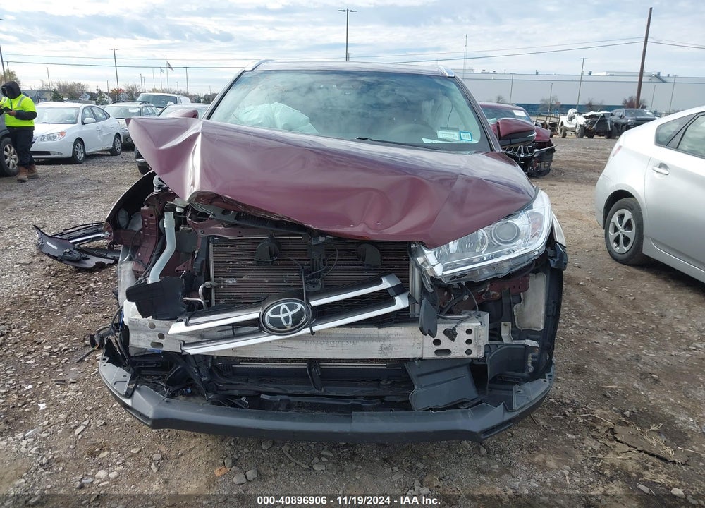 2019 TOYOTA HIGHLANDER XLE VIN: 5TDJZRFHXKS989985