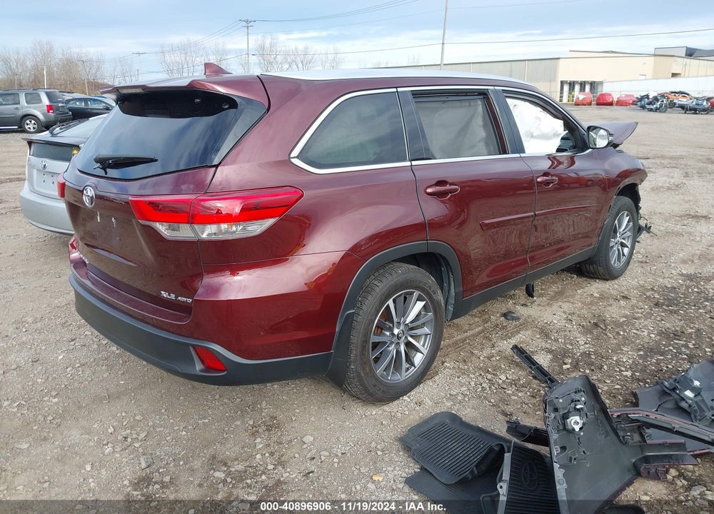 2019 TOYOTA HIGHLANDER XLE VIN: 5TDJZRFHXKS989985