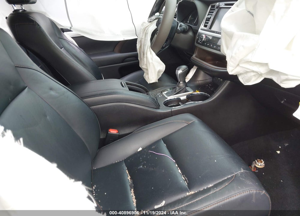 2019 TOYOTA HIGHLANDER XLE VIN: 5TDJZRFHXKS989985