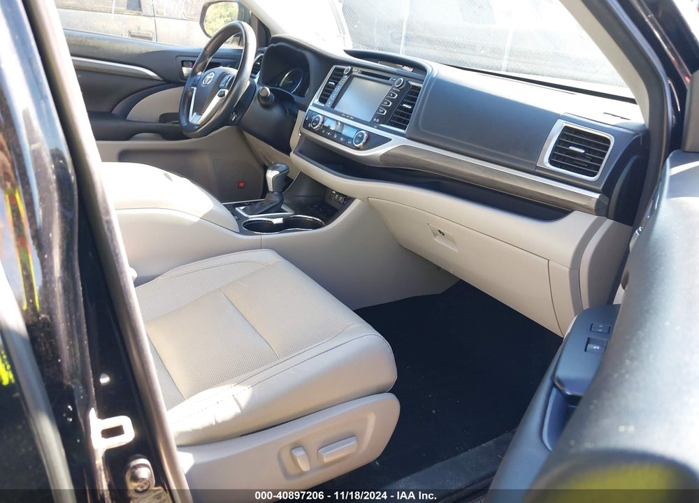 2017 TOYOTA HIGHLANDER LIMITED/PLATINUM VIN: 5TDYZRFH8HS200126