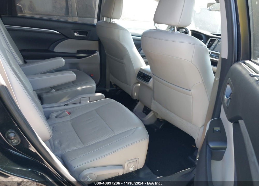 2017 TOYOTA HIGHLANDER LIMITED/PLATINUM VIN: 5TDYZRFH8HS200126