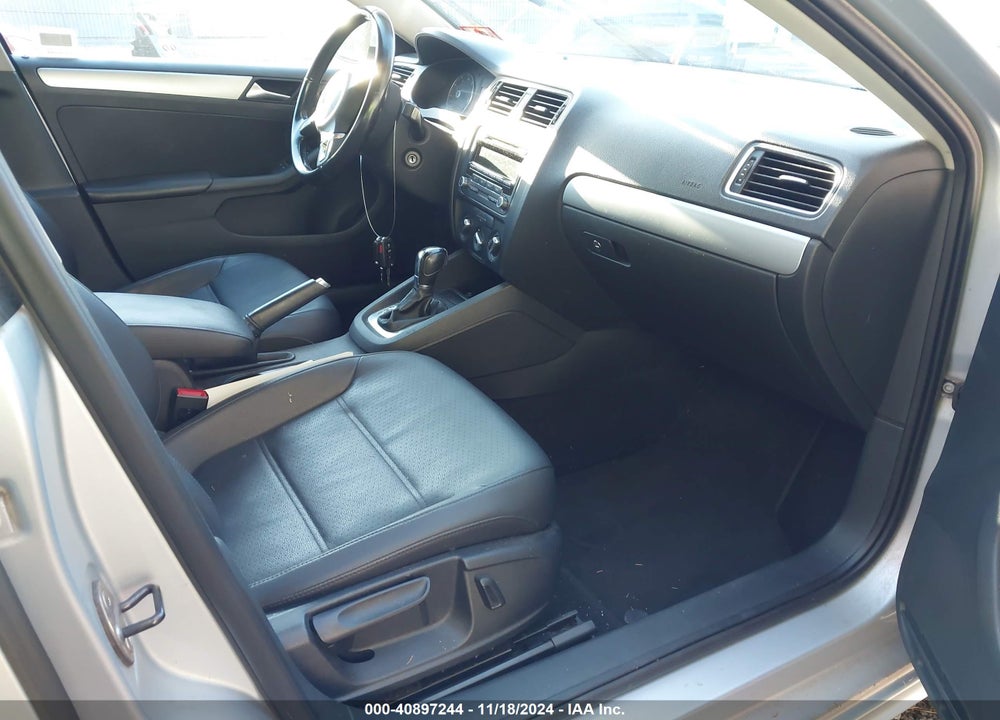 2013 VOLKSWAGEN JETTA 2.5L SE VIN: 3VWDP7AJ5DM380465