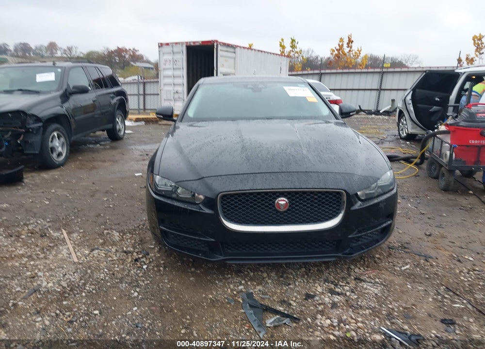 2018 JAGUAR XE VIN: SAJAR4FX3JCP39189