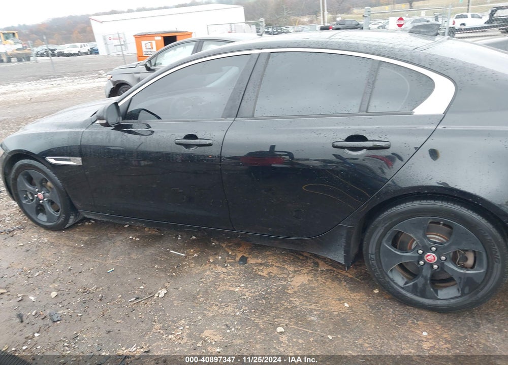 2018 JAGUAR XE VIN: SAJAR4FX3JCP39189