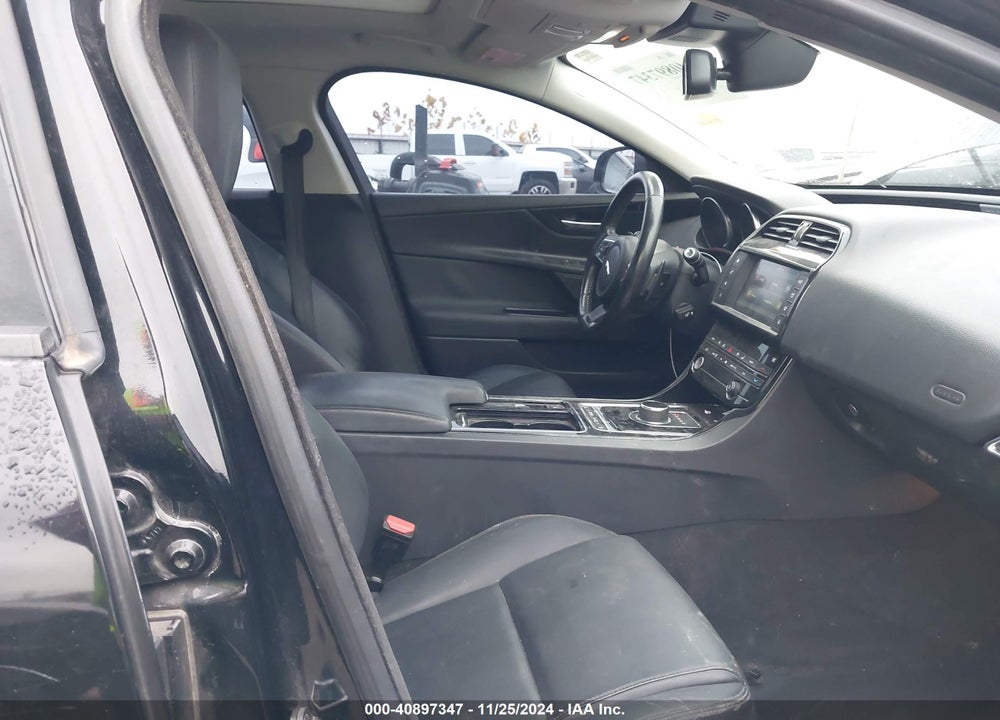 2018 JAGUAR XE VIN: SAJAR4FX3JCP39189