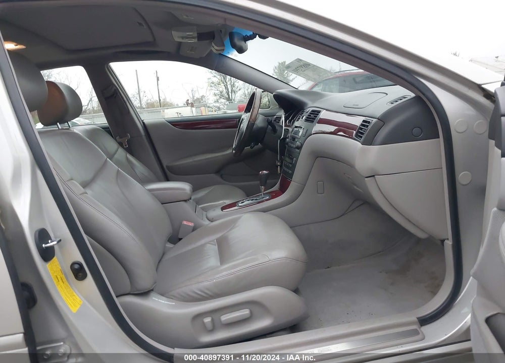 2002 LEXUS ES 300 VIN: JTHBF30G825009068