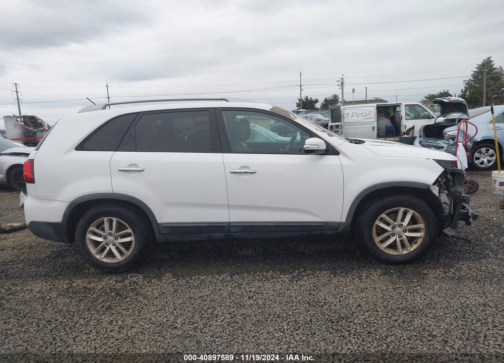 2015 KIA SORENTO LX V6 VIN: 5XYKT4A71FG558459