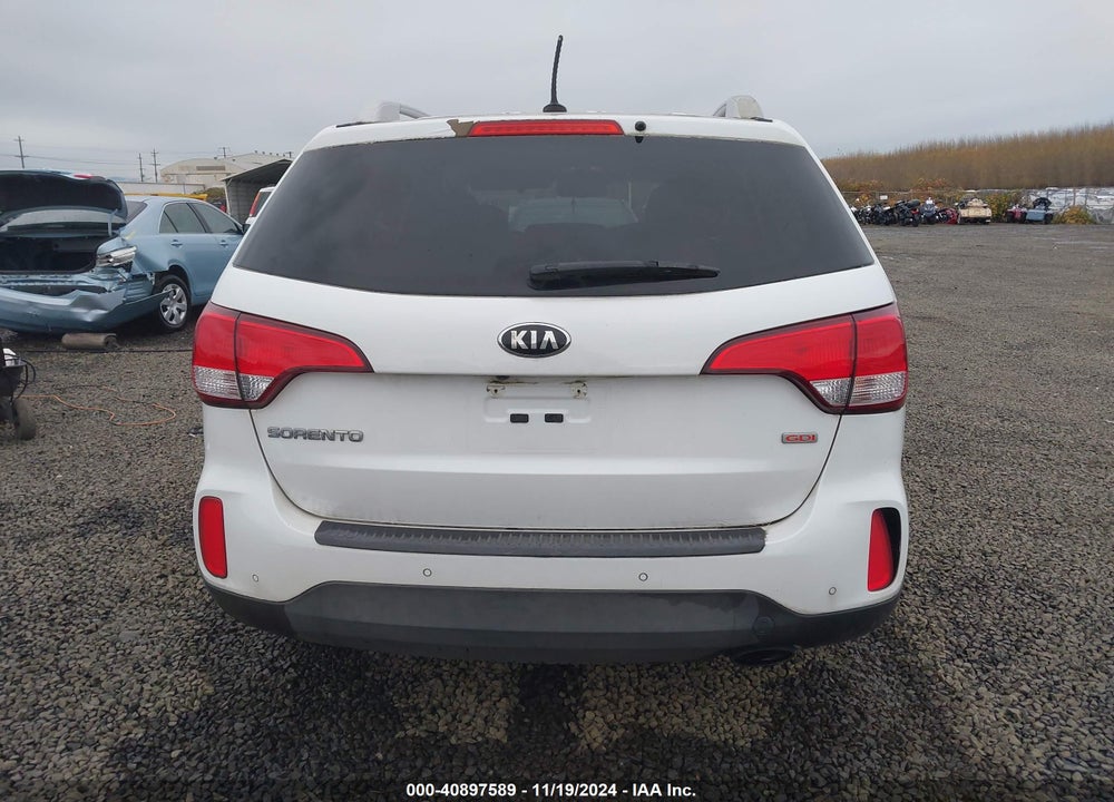2015 KIA SORENTO LX V6 VIN: 5XYKT4A71FG558459