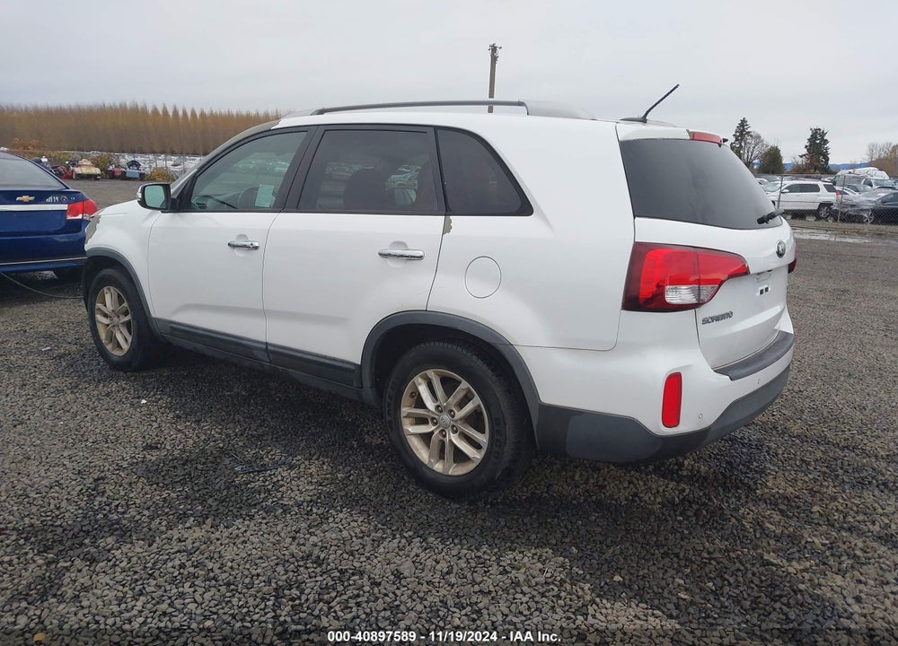 2015 KIA SORENTO LX V6 VIN: 5XYKT4A71FG558459