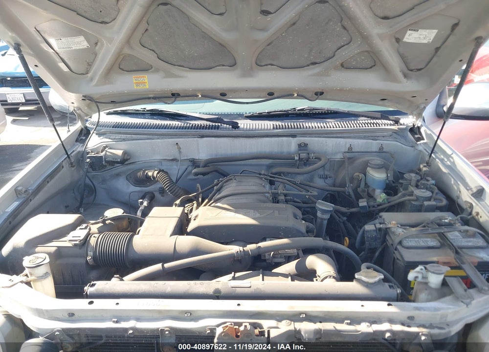 2001 TOYOTA TUNDRA SR5 V8 VIN: 5TBBT441X1S204516