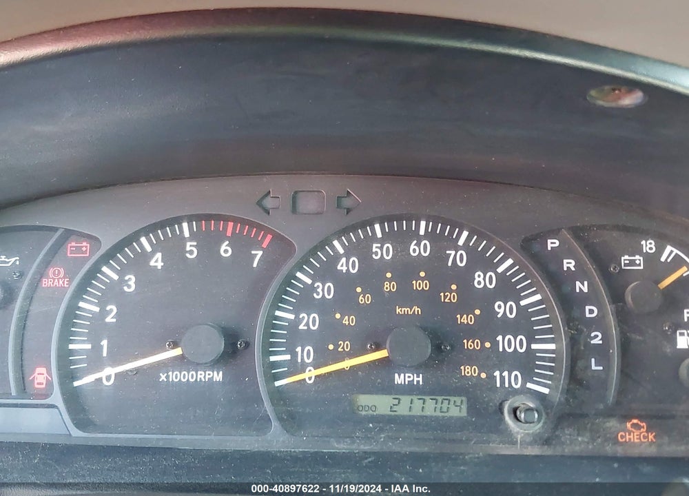 2001 TOYOTA TUNDRA SR5 V8 VIN: 5TBBT441X1S204516