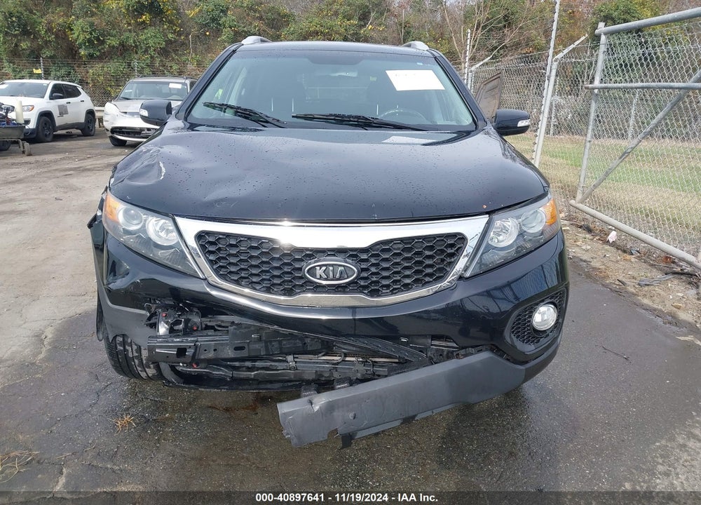 2013 KIA SORENTO LX VIN: 5XYKT3A61DG401173