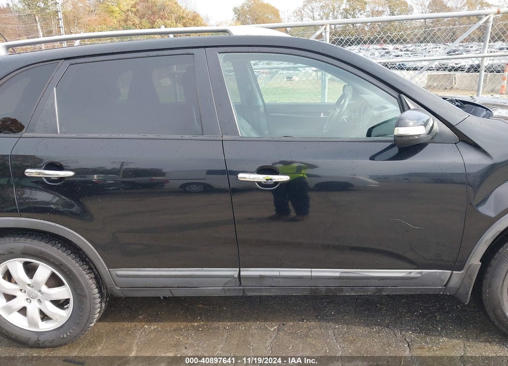 2013 KIA SORENTO LX VIN: 5XYKT3A61DG401173