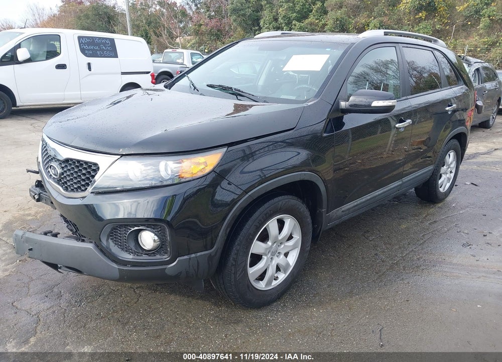 2013 KIA SORENTO LX VIN: 5XYKT3A61DG401173