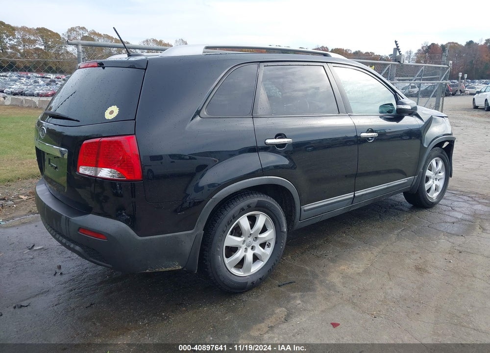 2013 KIA SORENTO LX VIN: 5XYKT3A61DG401173