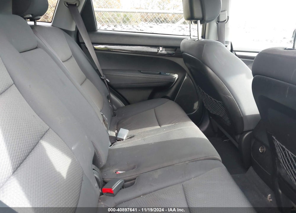 2013 KIA SORENTO LX VIN: 5XYKT3A61DG401173