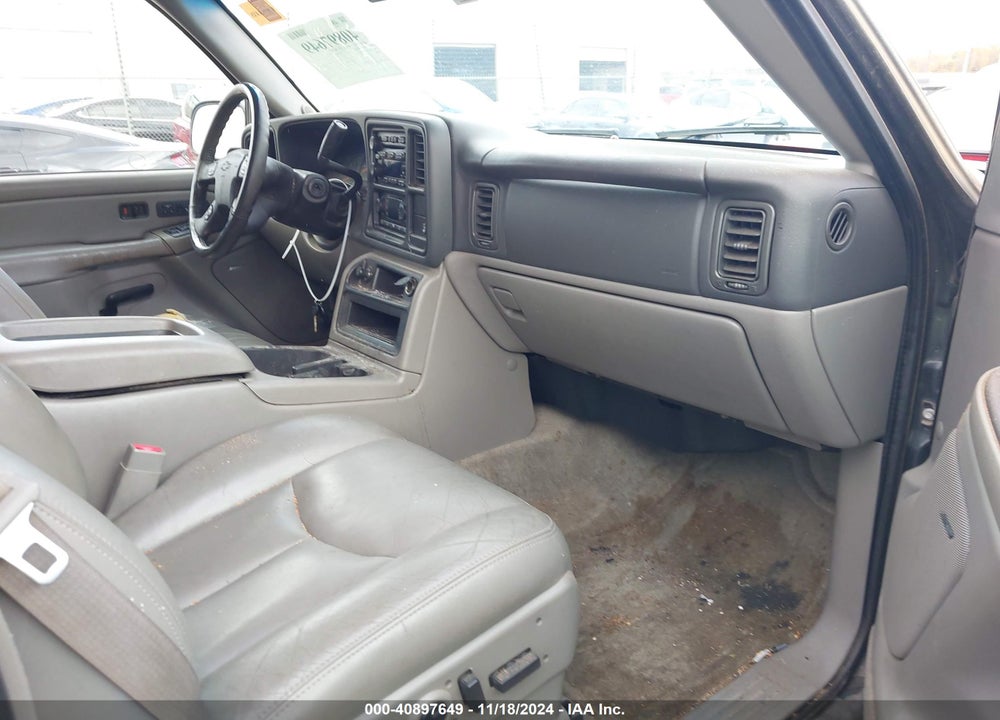 2004 CHEVROLET TAHOE LT VIN: 1GNEC13Z74R232312